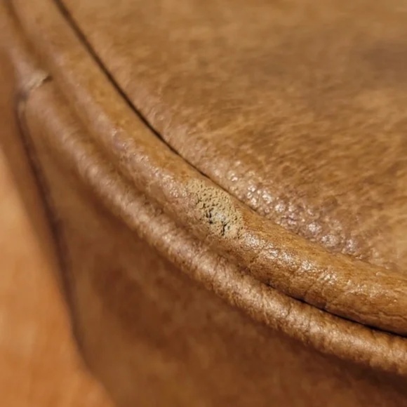 NEW Front Lock Detail Tan Shoulder Bag - Picture 9 of 10